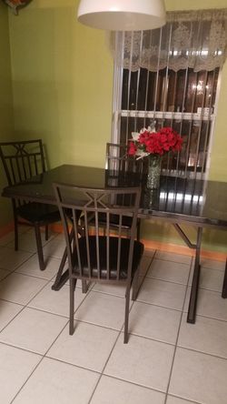 KITCHEN TABLE AND 4 CHAIRS