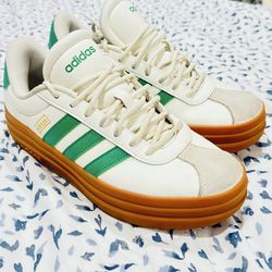 Women’s Adidas size 8