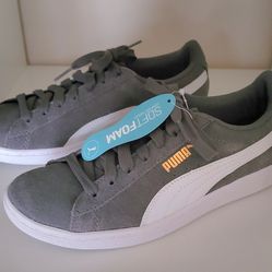NEW - Size 7  Puma Vikky v3 lace-up sneakers in a grey suede and white colorway. 
