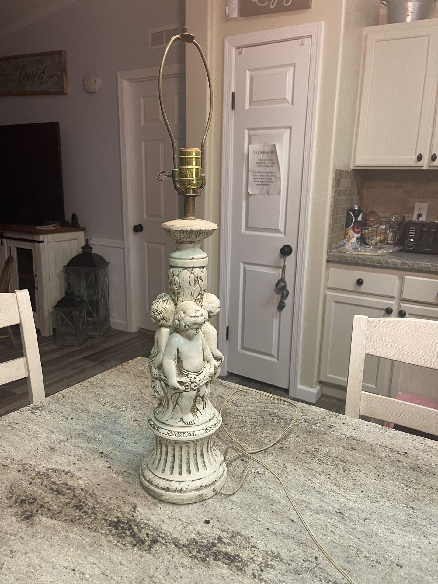 Beautiful Vintage Cherub Lamp