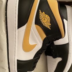Air Jordan 1 Mid 