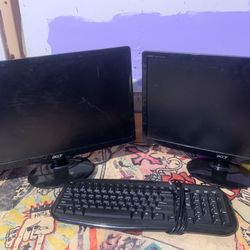 Hp Desktop Computer With 3 Screens/studio Monitors