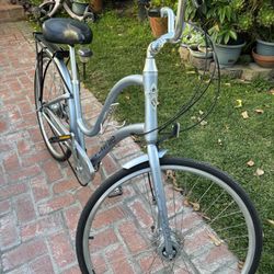 ELECTRA TOWNIE 8 SPEED ON THE NEXUS HUB WITH ROLLER HAND BRAKES GOOD CONDITION 700 wheels for a tall lady. Ready to ride. See my other bikes. Thanks