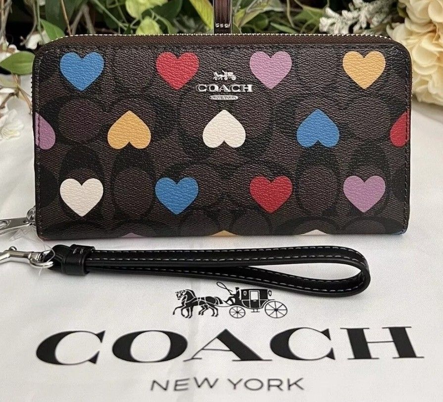 COACH Large Zip Around Wallet in Signature Canvas w Hearts CP411.