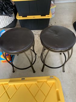 2 Bar Stools 