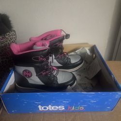 Totes KIDS Snow/winter Boots, Size 2