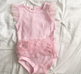 Super cute onesie😍 3-6 mos.
