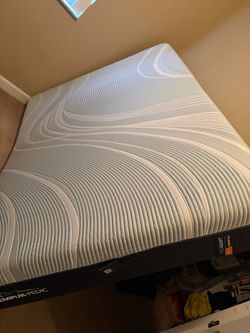 TEMPURA PEDIC.  QUEEN FIRM. MATTESS.   NEW