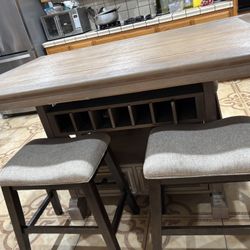 Island Table With Four Chairs