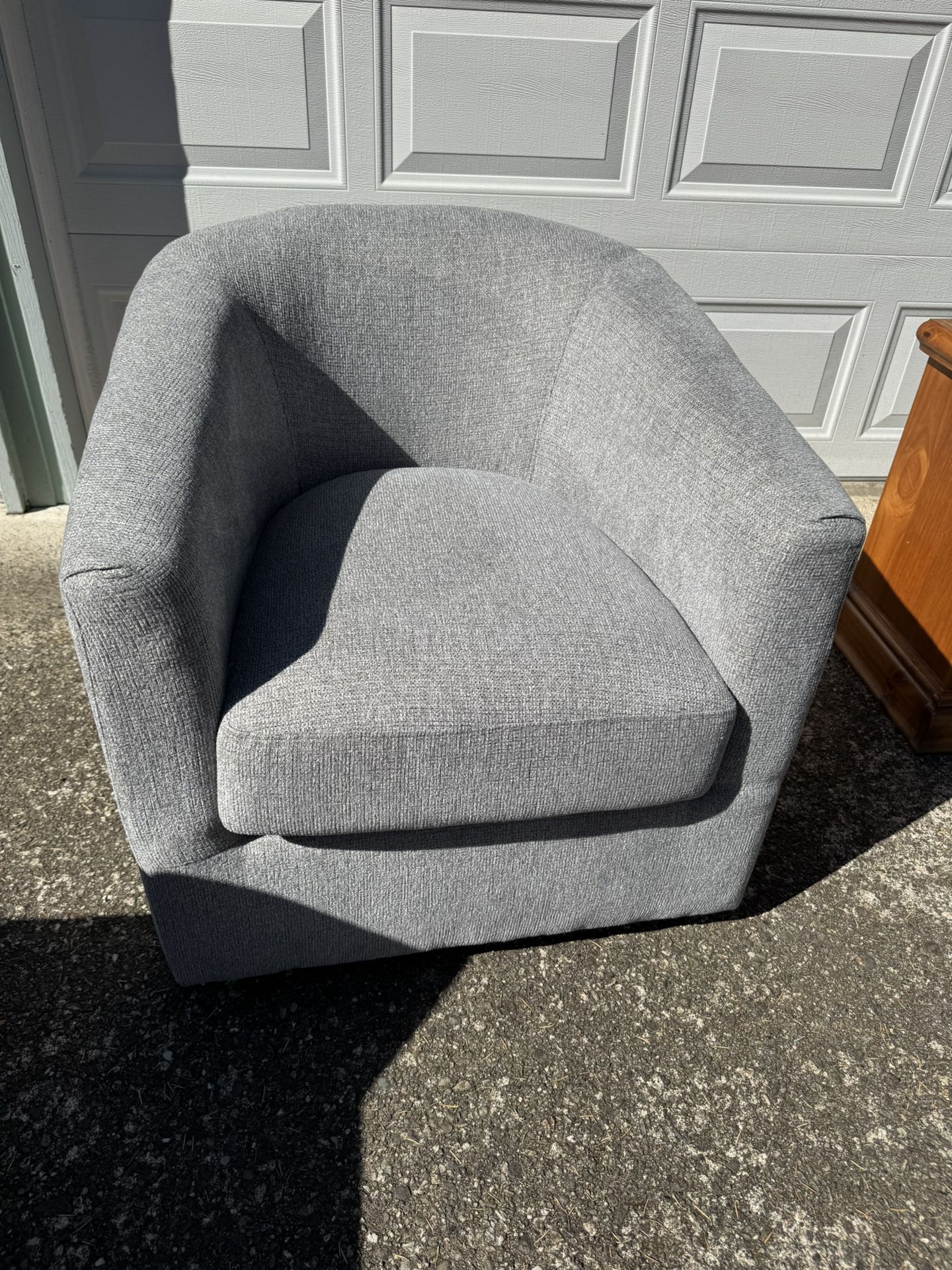 Swivel Chair New!