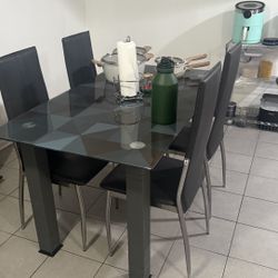 Kitchen Table/Dining Table with 4 Chairs (Mesa/Comedor) 