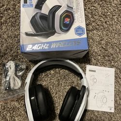 Ozeino 2.4GHz Wireless Gaming Headset for PC, Ps5, Ps4 - Lossless Audio USB & Type-C Ultra Stable Gaming Headphones with Flip Microphone, 40-Hr Batter