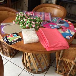 Decoración  $25 Por Todo Varias Cosas Mantel Gia de Flores Letras de Happy Birthday  Y Más 