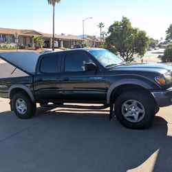 2001 Toyota Tacoma 4 door TRD Off road (Needs work)