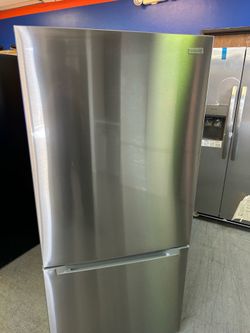 Bottom Freezer Vissani Refrigerator in SS!