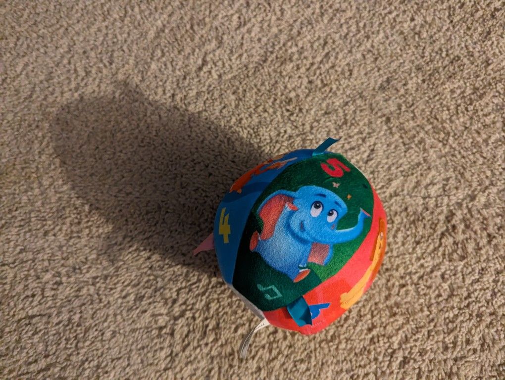 Toddler noise Ball