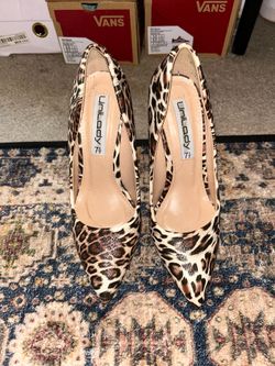 Leopard pointy heels size 7.5