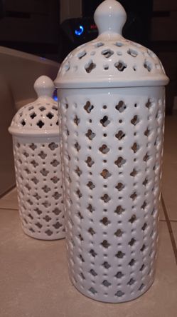 WHITE PORCELAIN GINGER JAR