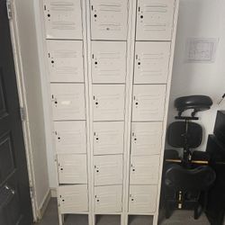 Bank of 18 Lockers