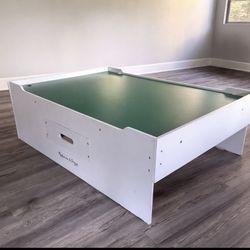 Melissa & Doug Wooden Train Table – Excellent Condition