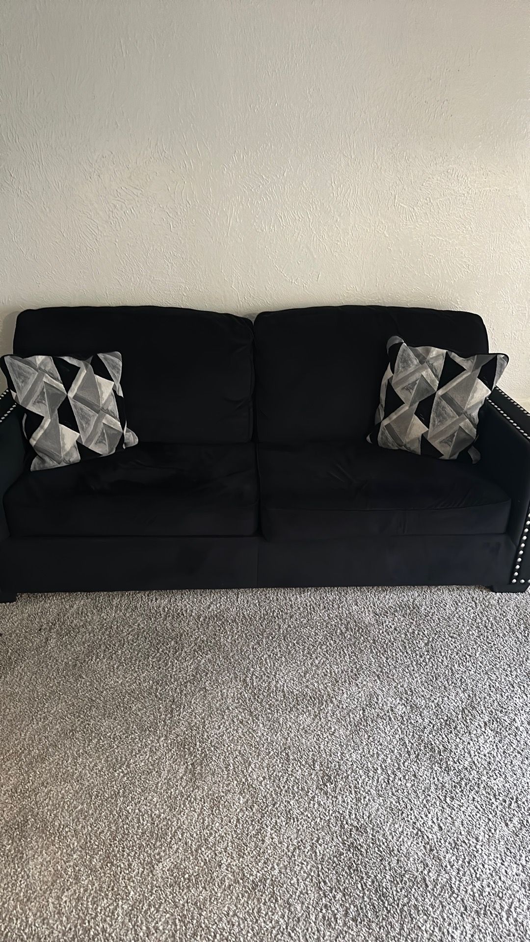 BLACK COUCH&LOVESEAT