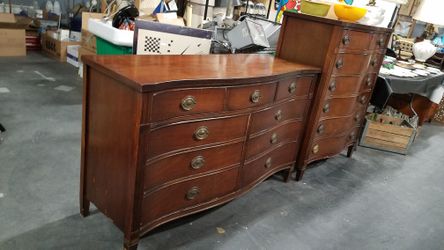 Bassett Furniture 2 PC bedroom set chest and dresser