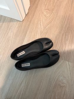 Tabi shoes