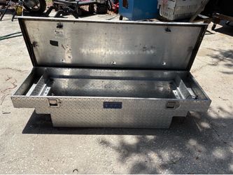 Pick up tool box for small pickup