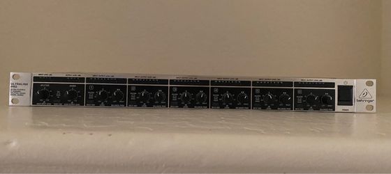 Behringer MX 882 ultralink pro 8 channel split mixer