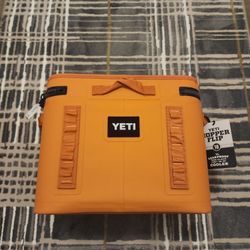 YETI HOPPER FLIP
18 SOFT COOLER