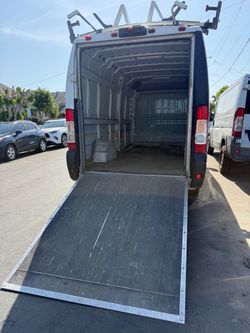 Helper / Moving Truck
