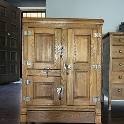 Beautiful Antique Oak Icebox