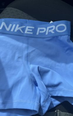 Nike Pro women’s size M