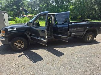 2004 GMC Sierra 2500HD Crew Cab 4x4 – Runs & Drives – 216k Miles
