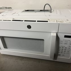 GE microwave (white)