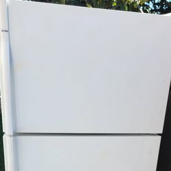 Kenmore Refrigerator W33h67 Apartment Sized