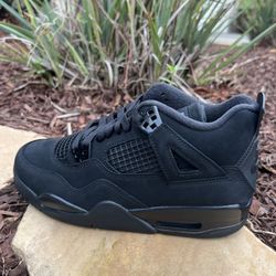 Jordan four black cat sold out everywhere available in 7y , 6 y 4.5y