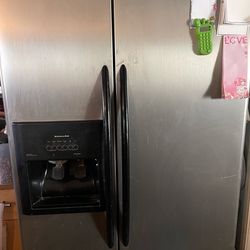 Refrigerator – freezer side-by-side