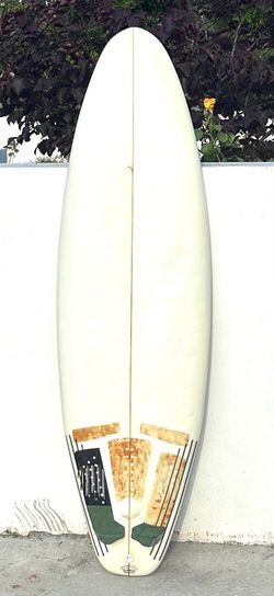 5’ 8” custom surfboard FCS II