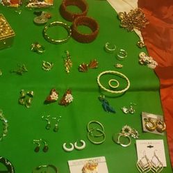 Christmas Jewelery Lot