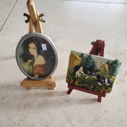 Small Pictures On Small Easles Great For Barbie Or Dollhouse  $3 Each 