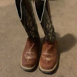 Beautiful Boots 7 U.S. Size For Women 