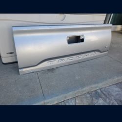 2016 - 2023 TOYOTA TACOMA TAILGATE
TAIL GATE HATCH TRUNK USED OEM.Y3