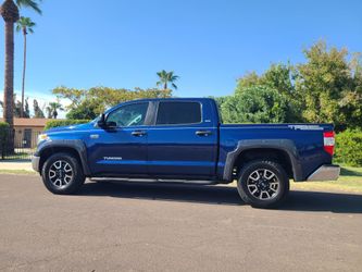 2015 Toyota Tundra SR5 2WD Crew Max In Excellent Condition