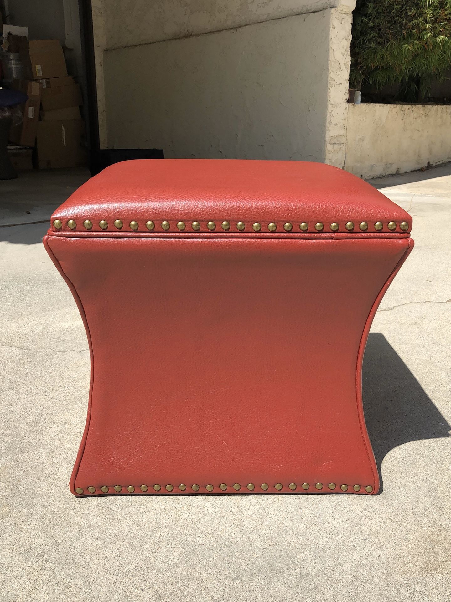 Storage ottoman