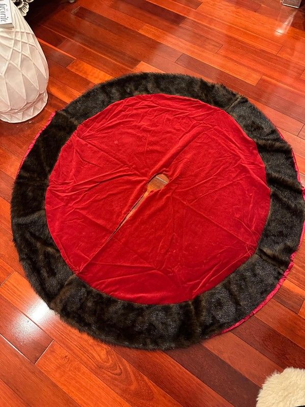 Christmas Skirt With Velvet Border