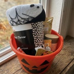 Halloween Boo Basket 5 Items 