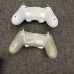2 PS4 Controllers 