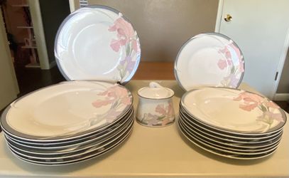 CAFE DU SOIR NORITAKE DINNERWARE SET