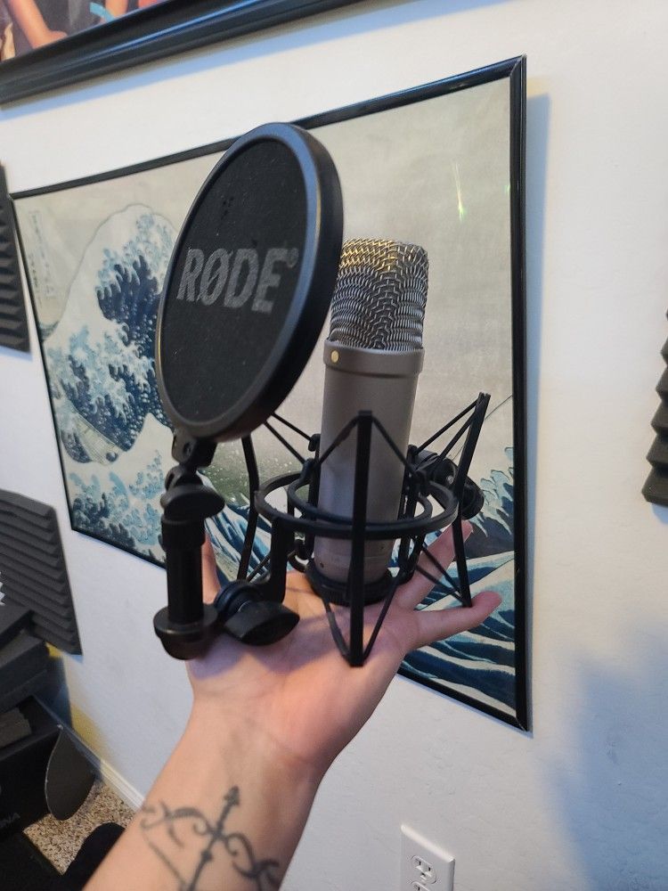 Rode NT1-A Large-Diaphragm Cardioid Condenser Microphone